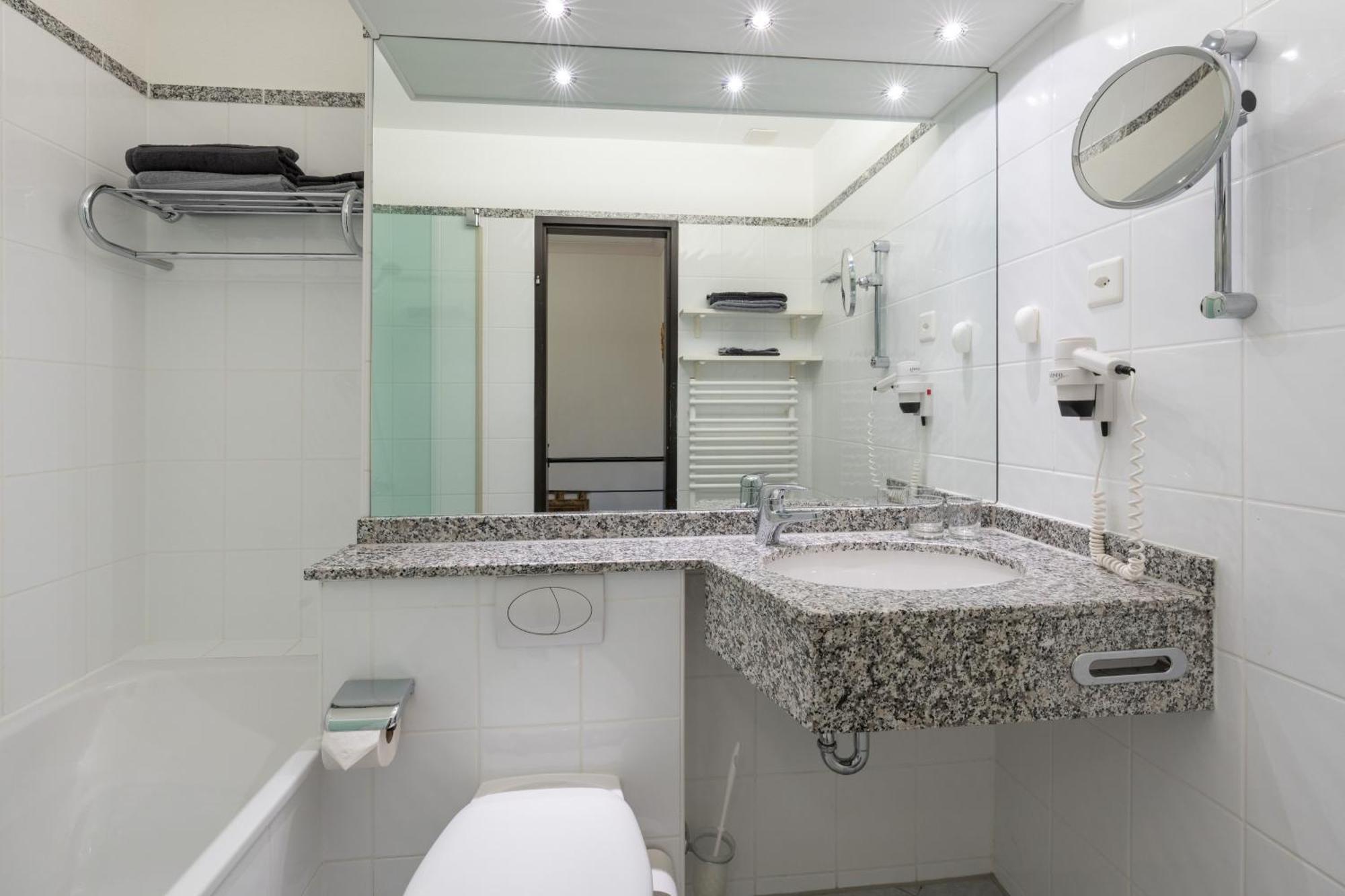 Wohnung Edelweiss Direkt In 4 Sterne Hotel Беатенберґ Екстер'єр фото